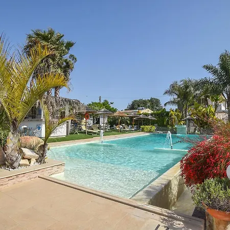 3 Bedroom Beautiful In Сasa de vacaciones Pozzallo